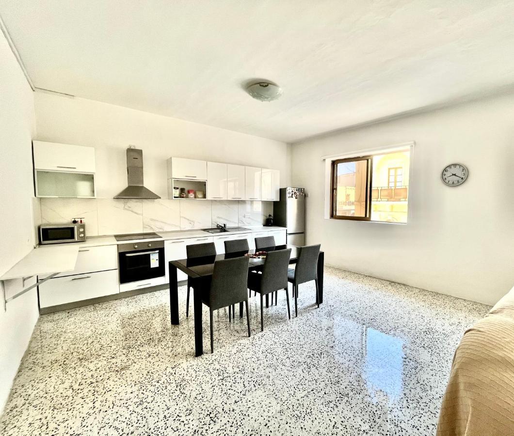 Camag Apartment - Very Close To Airport Birżebbuġa Exterior foto